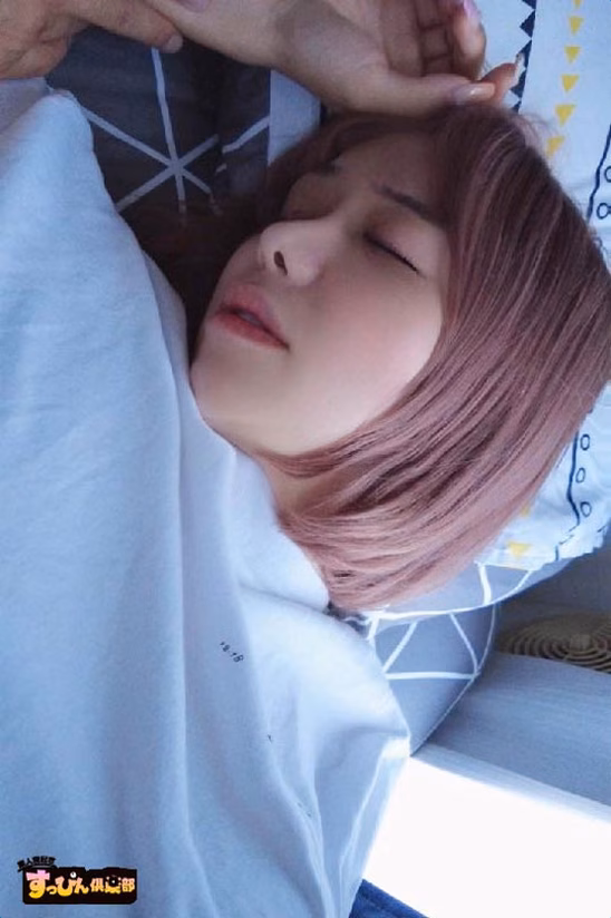 シーン1：朝の目覚めとEカップの誘惑 0